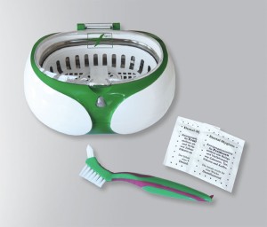 Ultaschallreinigungsgerät mit 2 Beutel Reinigungskonzentrat und 1 Prothesenbürste