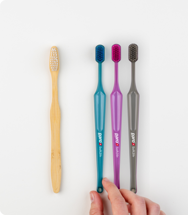 paro Soft39r, Zahnbürste aus recyceltem PET-Material, soft, mit Interdentalfunktion, je 1 Stück